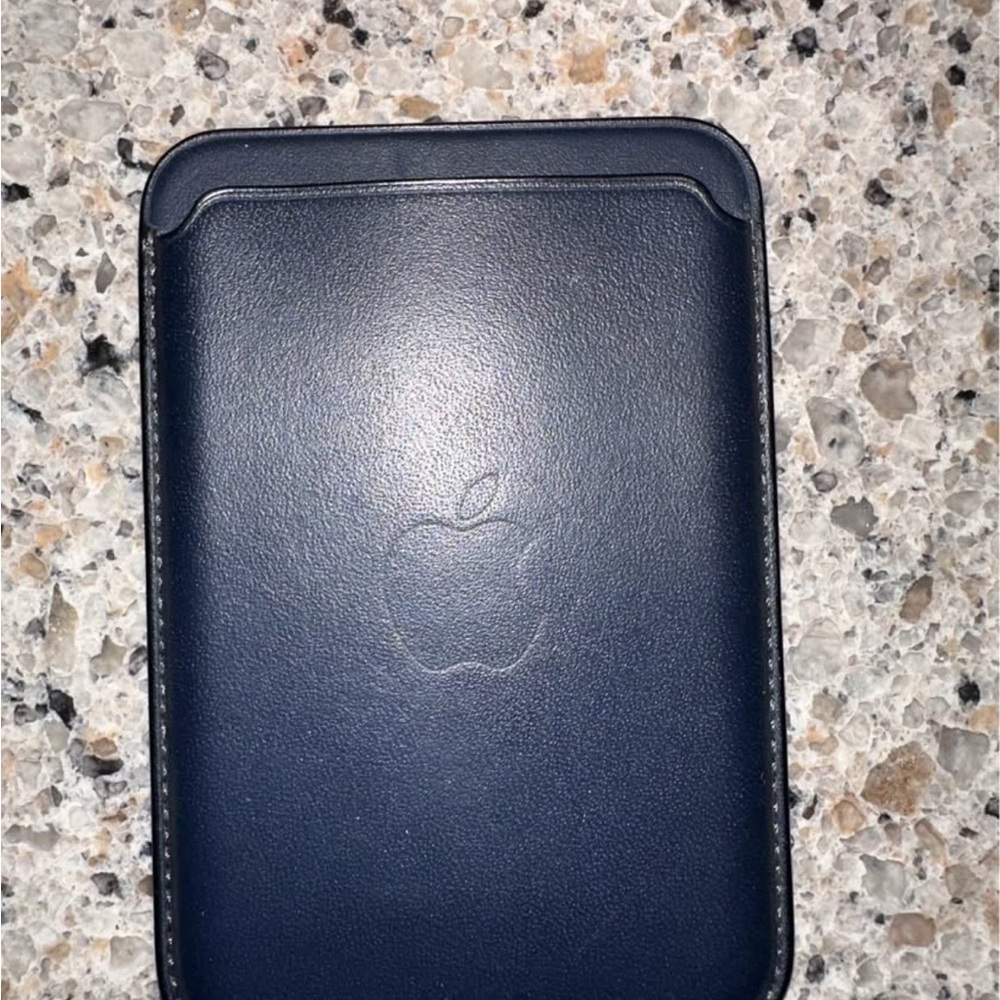 Apple MagSafe Wallet- Black